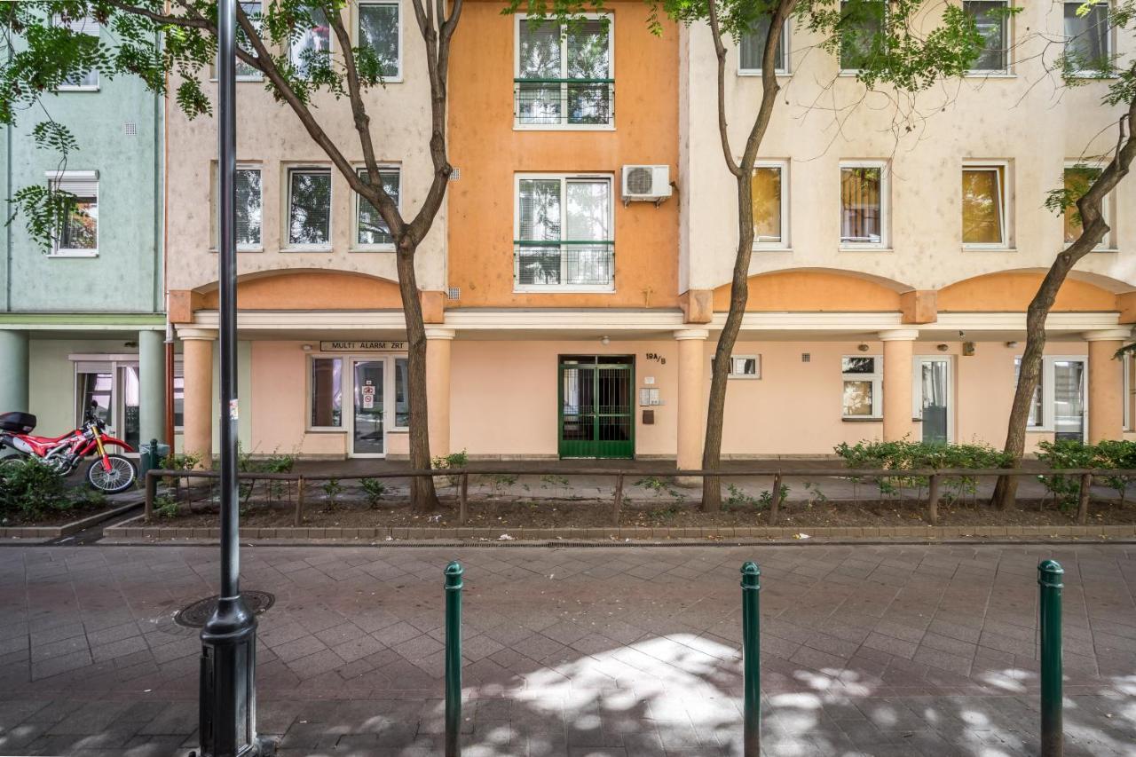 Beautiful Three Bedrooms Apartment With Free Parking Close To The Danube Coast Budapest Exterior foto