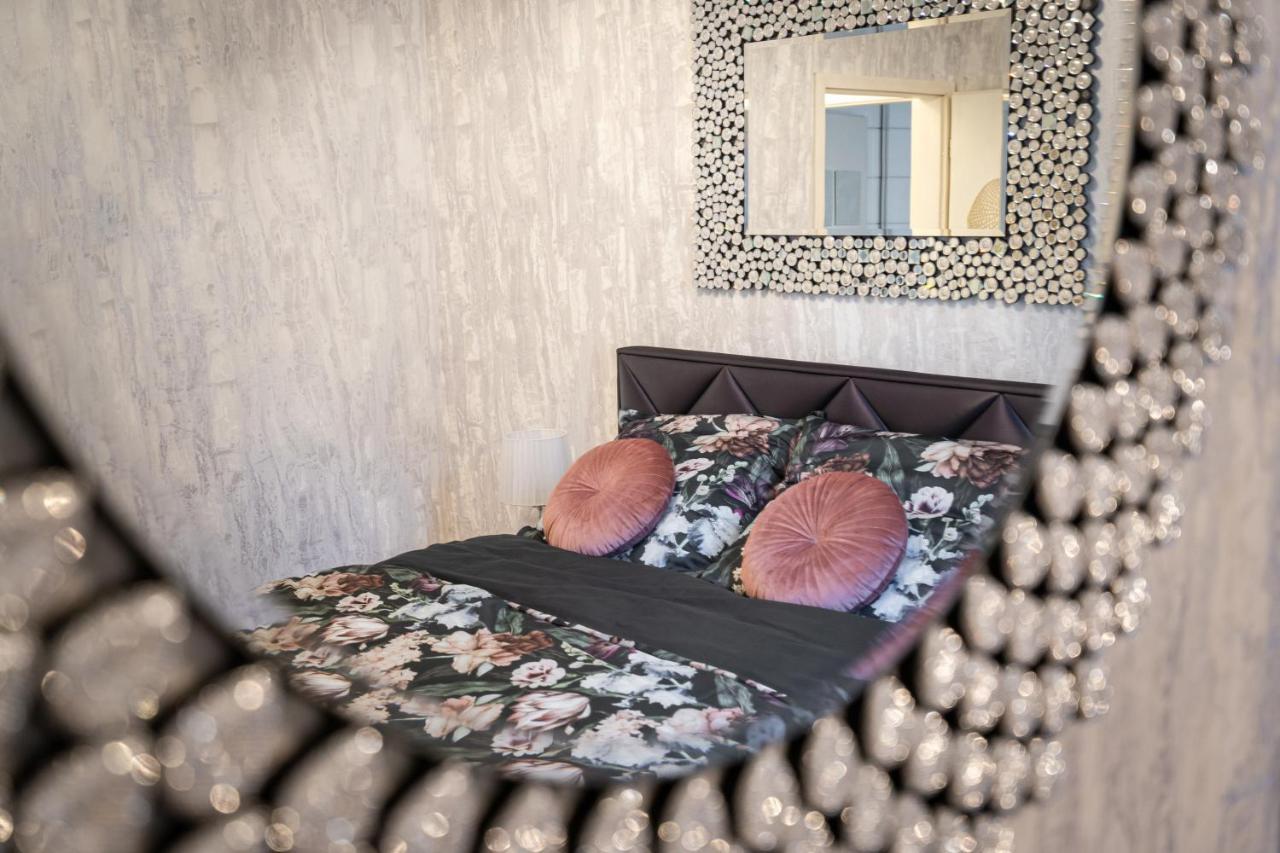 Beautiful Three Bedrooms Apartment With Free Parking Close To The Danube Coast Budapest Exterior foto
